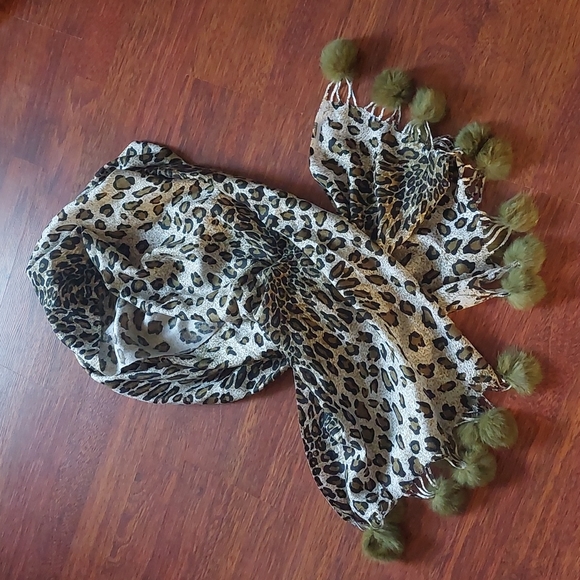 Accessories - Fur trimmed scarf